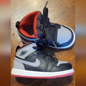 Toddler-sized Jordan 1 Mid sneakers in the Black/Cement Grey, Red Size 6